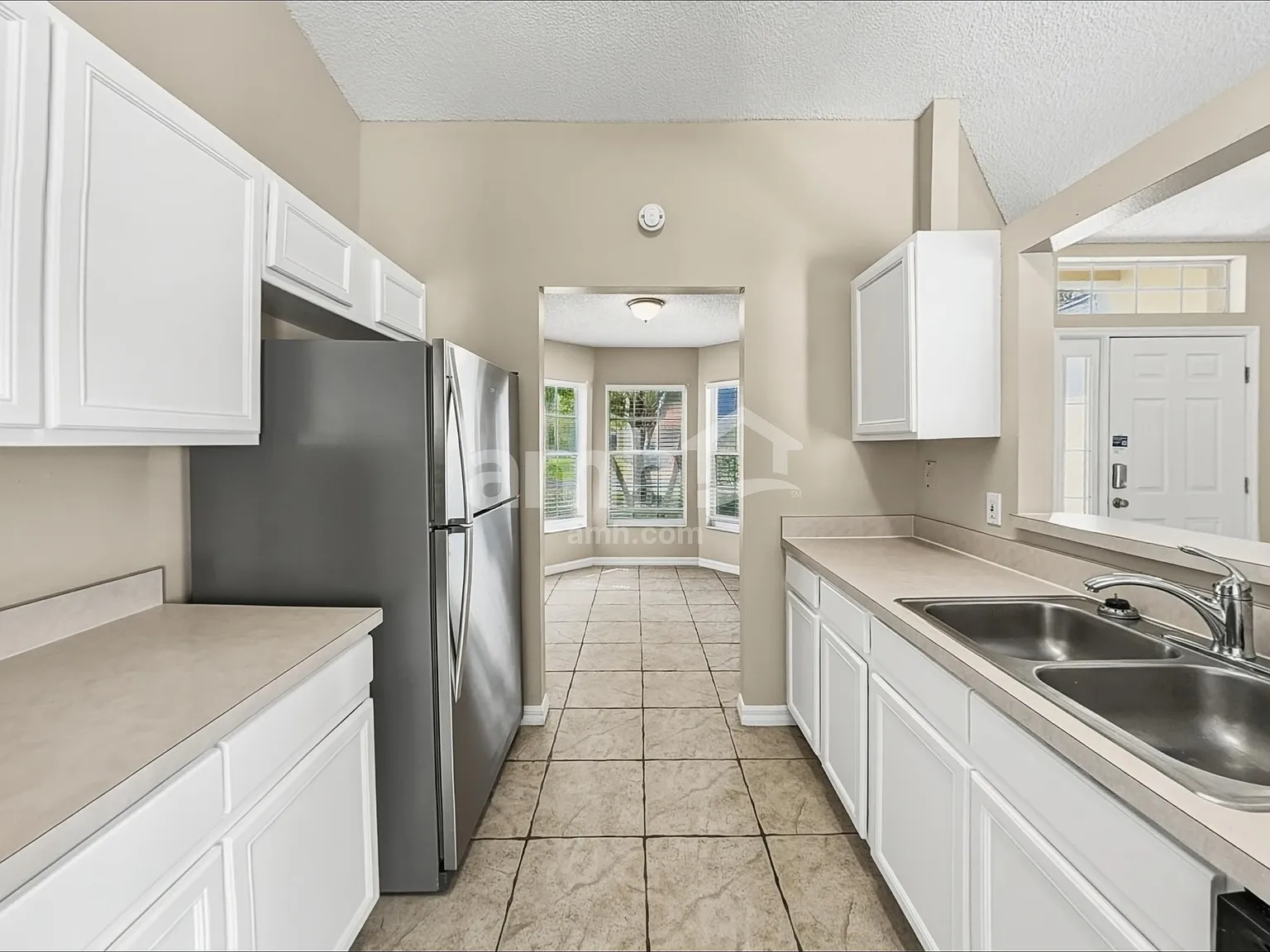 3 bed, 2.0 bath, 1268 sqft, $1,810 — Photo 3