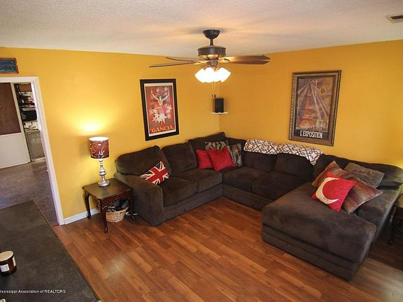 3rd image of 8546 Southaven Cir E