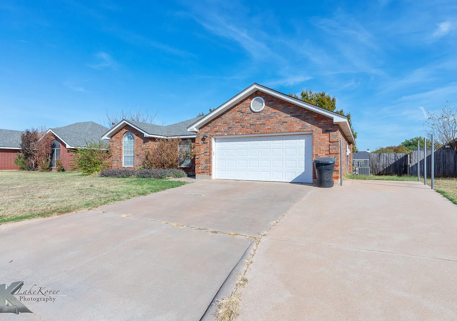 3/2/2 Updated! 6 Month Lease Available! All Appliances Included! — Photo 2