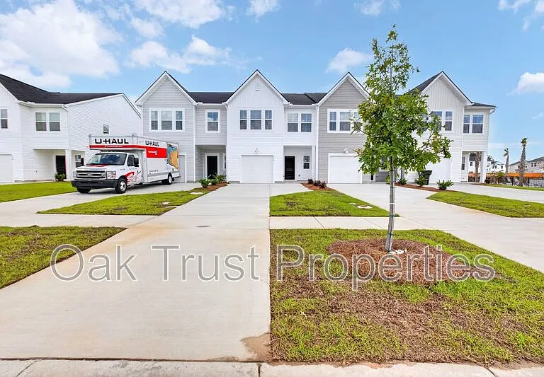 753 Ridgley Dr — Photo 2