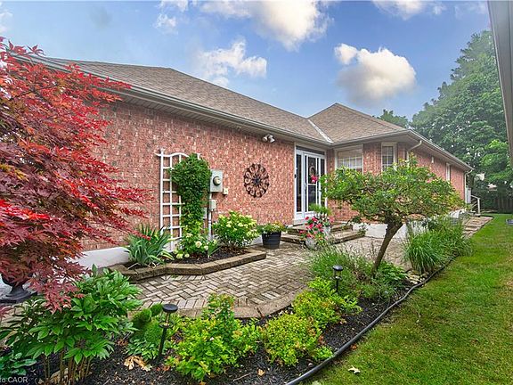 4th image of 418 Sandbanks Cres
