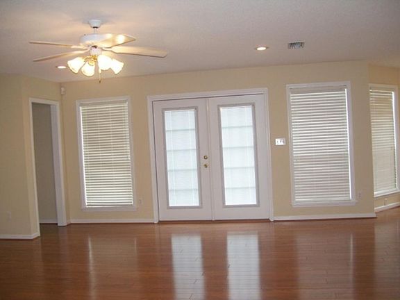 4th image of 2900 Pennbrooke Dr