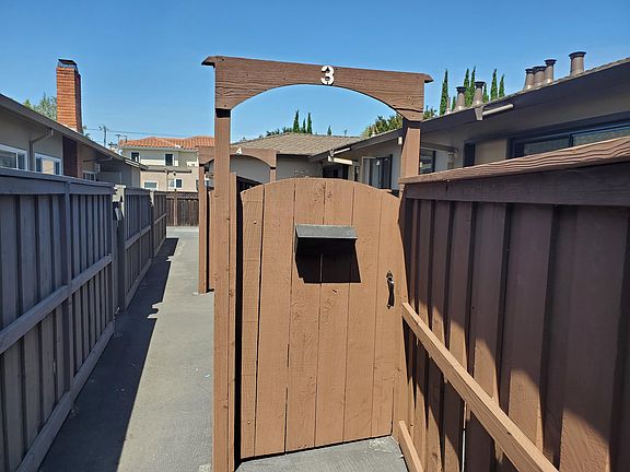 2nd image of 1452 El Camino Real APT 3