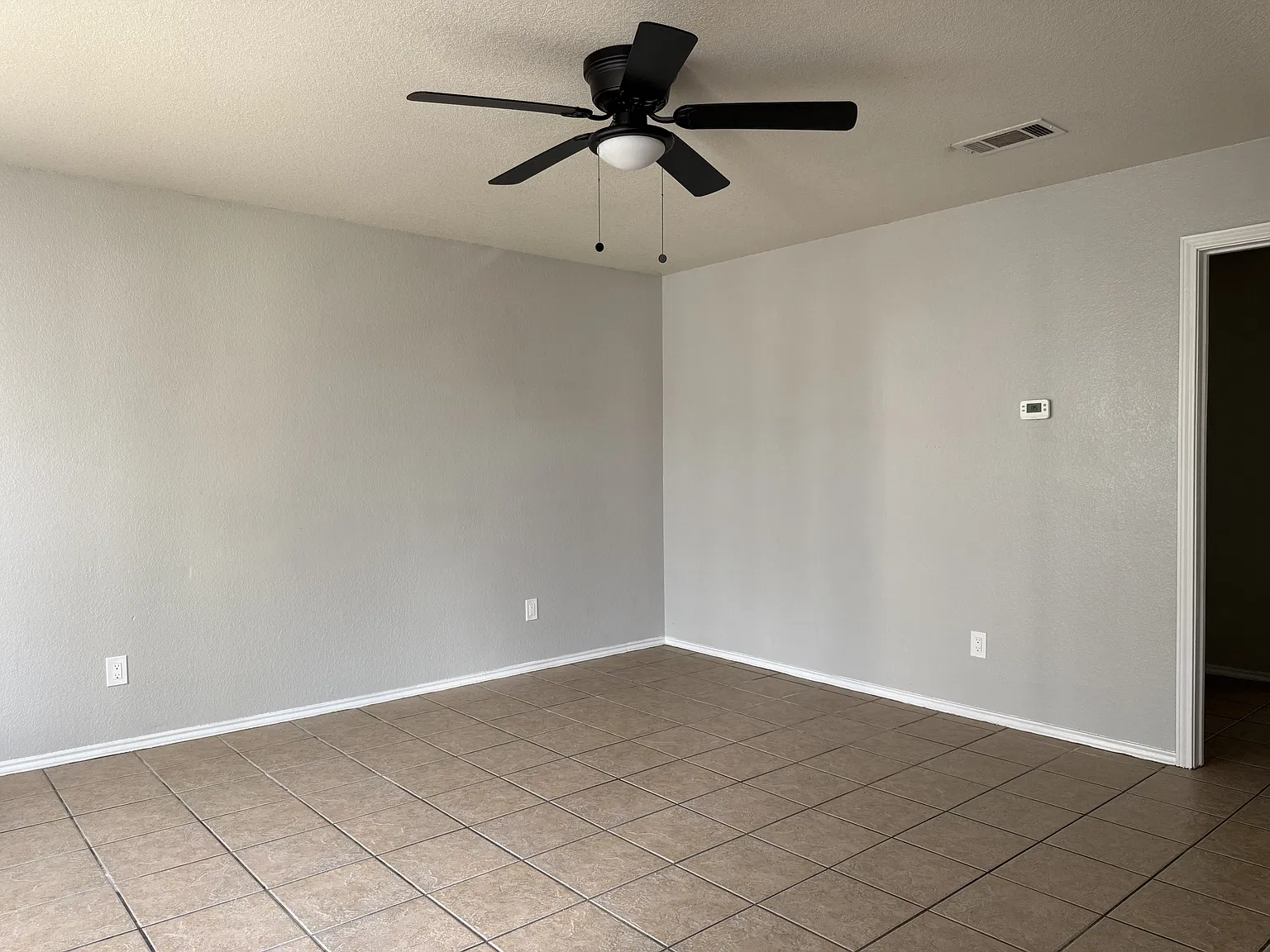 1310 Dugger Cir — Photo 2
