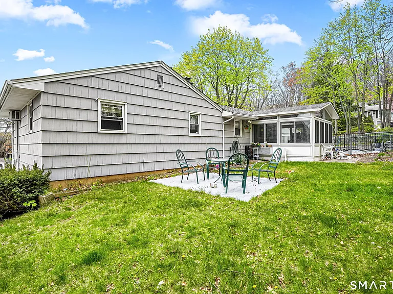 7 Newport Dr — Photo 28