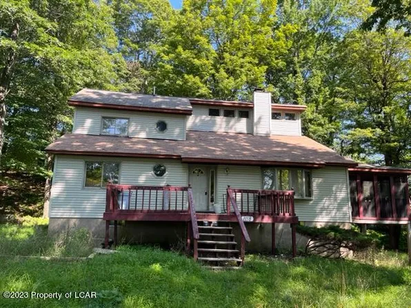 1118 Skyline Ct, Canadensis, PA 18325