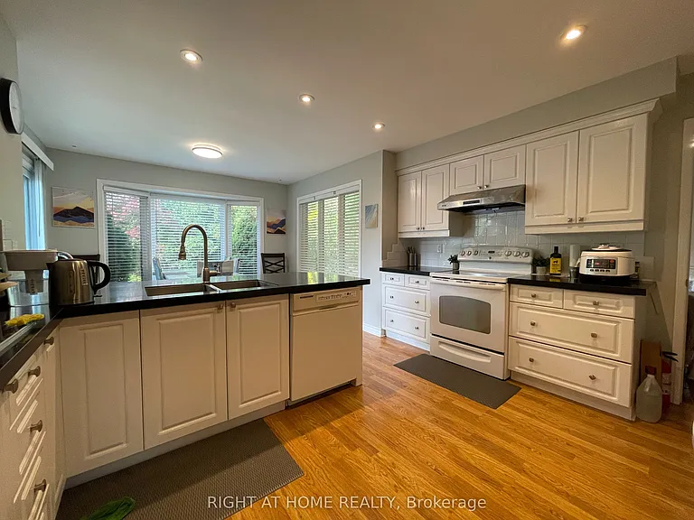1163 Rosethorne Rd #UPPER — Photo 7