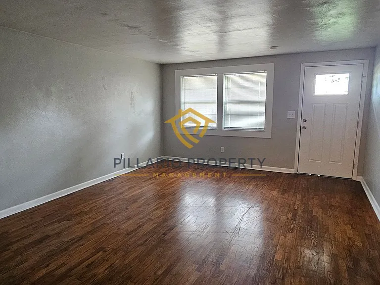 1404 S Harrison St — Photo 5