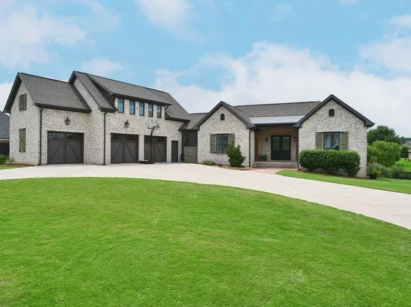 2217 Deer Run Dr SW, Cullman, AL 35057