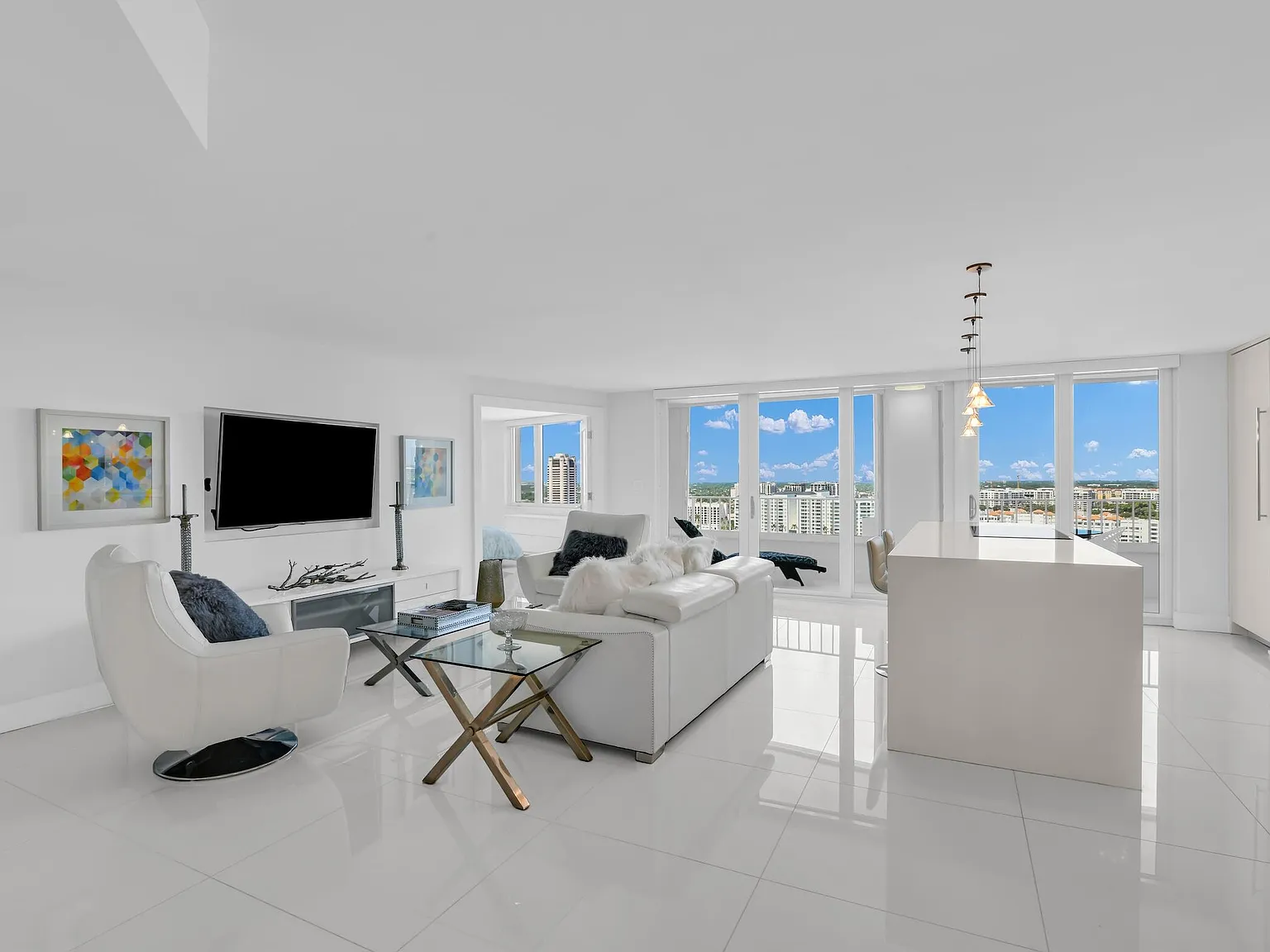 1 bed, 2.0 bath, 1000 sqft, $8,000 — Photo 2