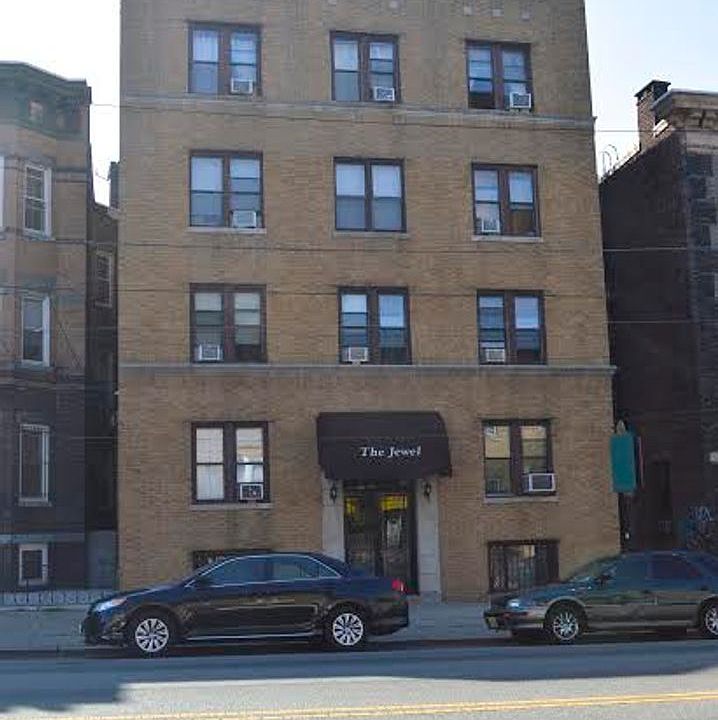 1st image of 3695 Kennedy Blvd #4