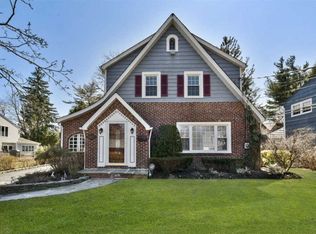 244 Schenck Ave, Great Neck, NY 11021