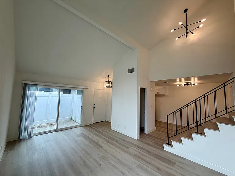 1715 Firvale Ave — Photo 2