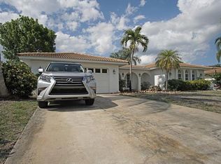 537 Wildwood Pkwy, Cape Coral, FL 33904