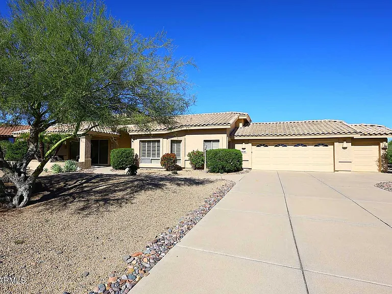 18510 E Leather Ln — Photo 2