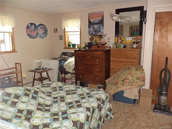 5th image of 218 Winters Ave