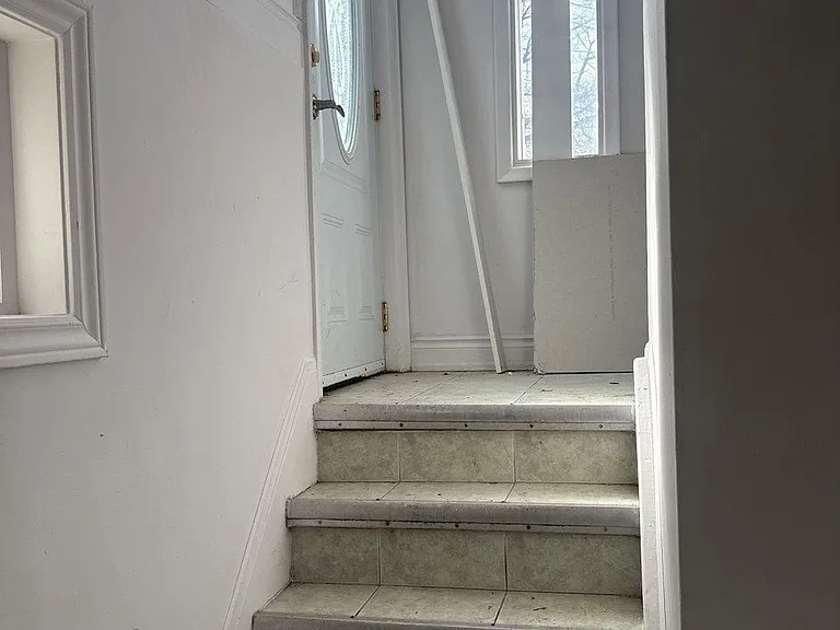 431 Oceanside Ave #A — Photo 2