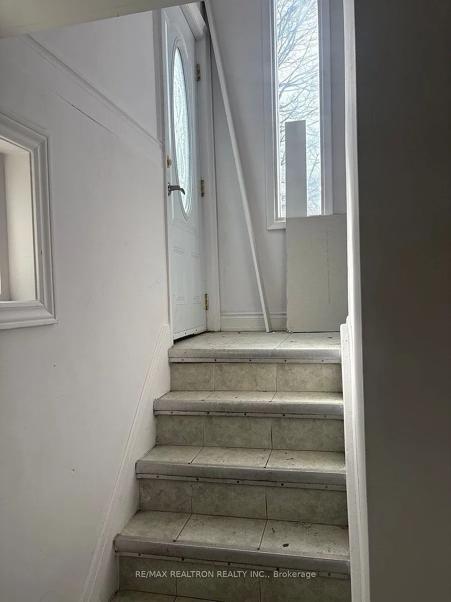 Building Photo - 431 Oceanside Ave #A