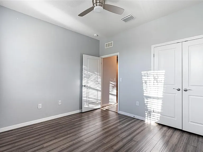 1092 Pipestone Pl — Photo 9