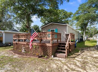 137 NE 76th St, Oak Island, NC 28465