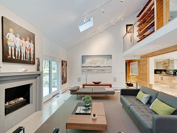 4th image of 12 Sylvie Ave