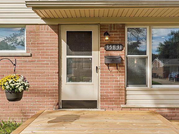2nd image of 35831 Rewa St