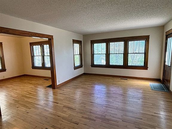 4th image of 210 S Spring St