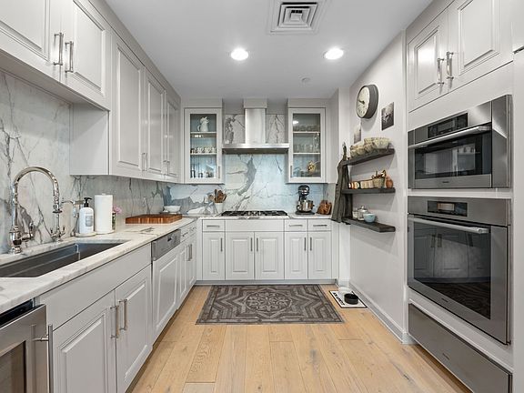 5th image of 4242 Broadway St