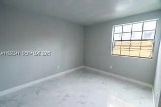 975 N Franklin Ave #975B — Photo 3