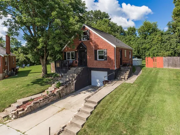 8245 Royal Heights Dr, Cincinnati, OH 45239