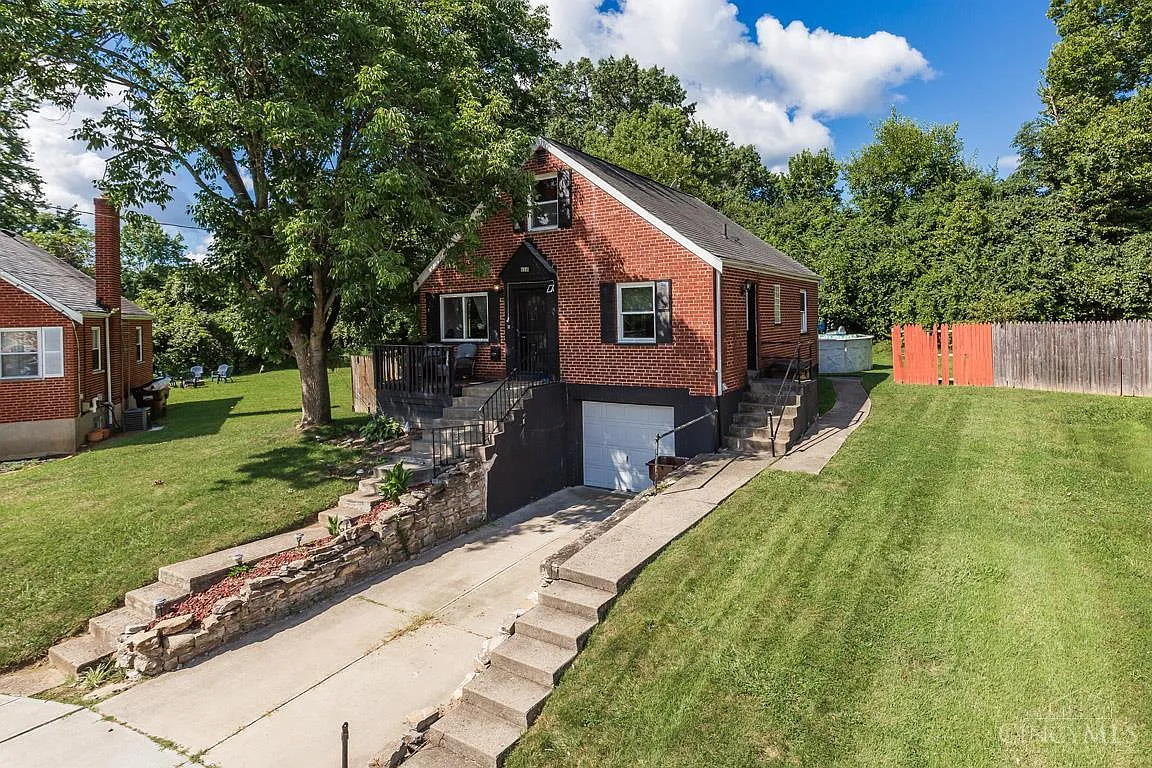 8245 Royal Heights Dr photo 1