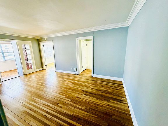 3rd image of 133 E 46th St #1