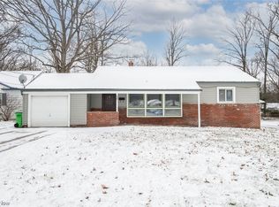 208 Greenvale Rd, Cleveland, OH 44121