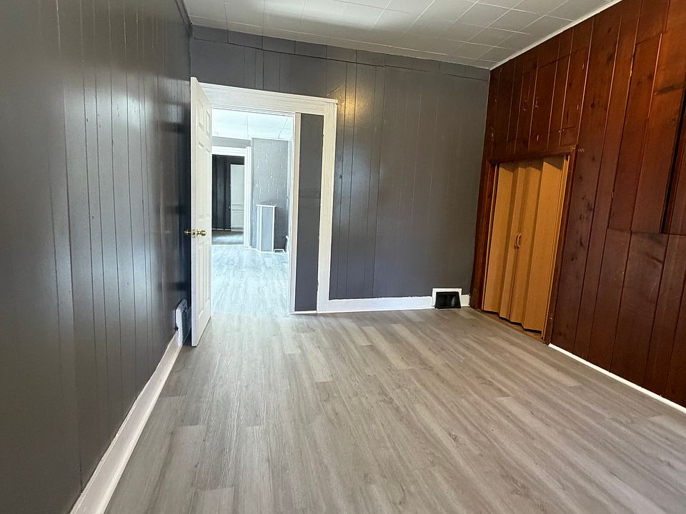 1st image of 1418 E 52nd St