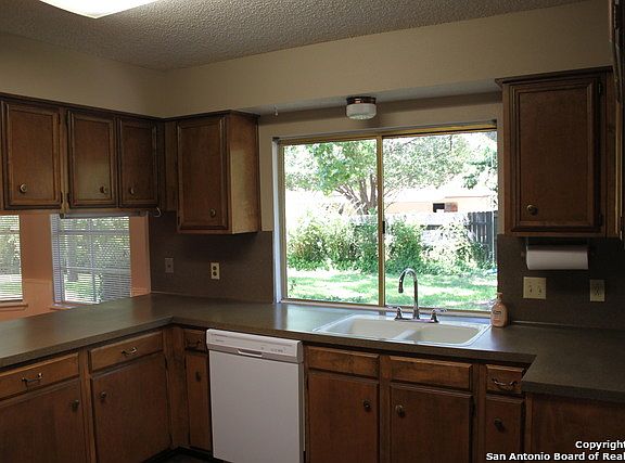 3rd image of 4926 El Gusto St