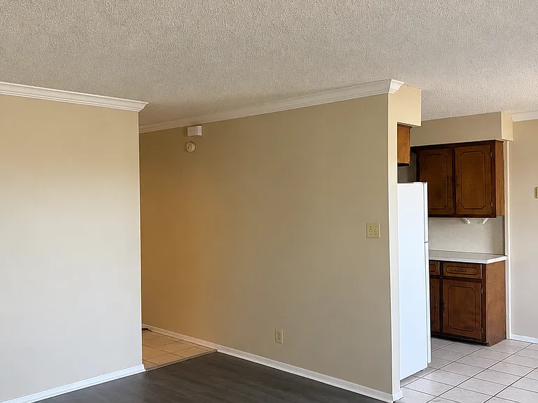 300 E Knoxville St — Photo 7