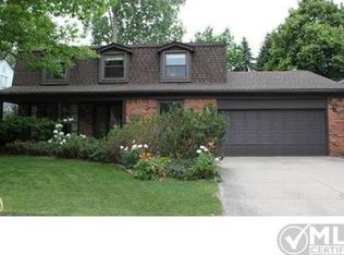 5147 Greendale Dr, Troy, MI 48085