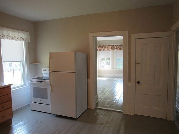 2nd image of 14-16 Lewis St #14