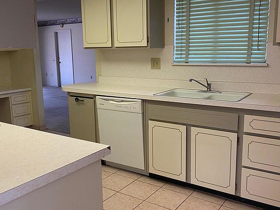3rd image of 9626 W Glen Oaks Cir N