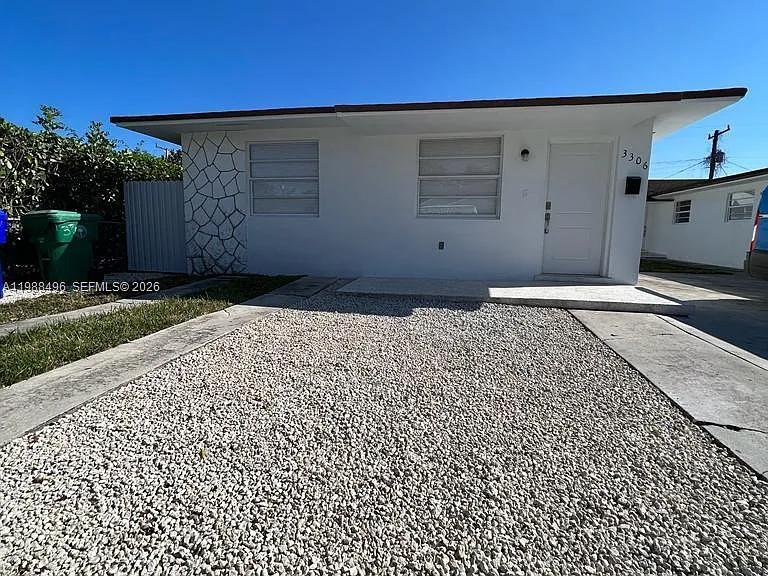3306 SW 24th Ter — Photo 2