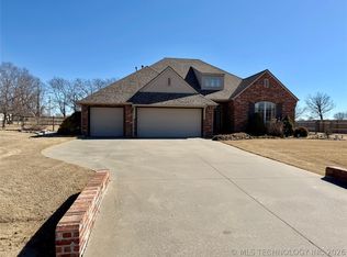 22095 Riverwood Dr, Claremore, OK 74019