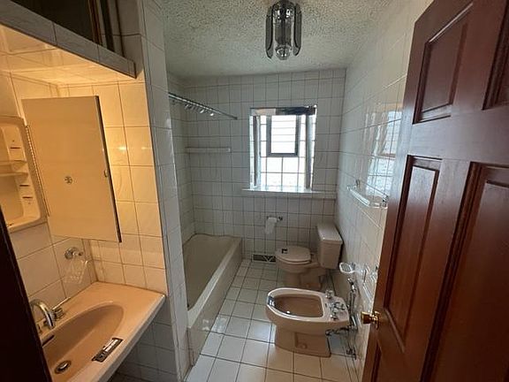 4th image of 3600 Emerson St