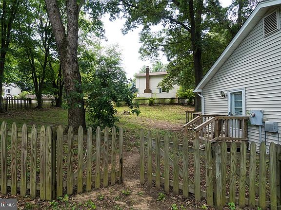 4th image of 202 Tanglewood Ln