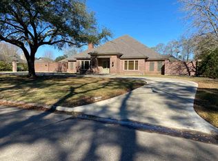 13 Bayou Bend Pl, Beaumont, TX 77706