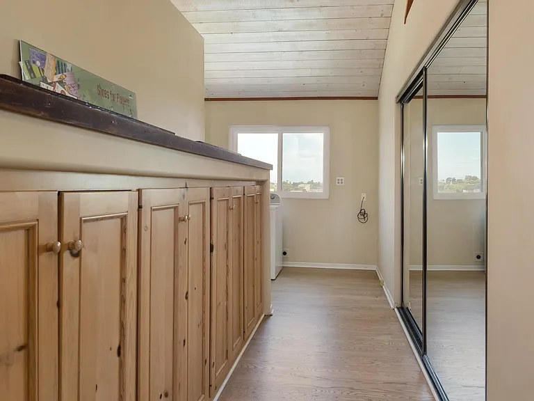 416 Virginia St — Photo 43