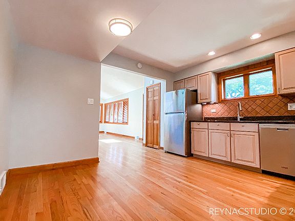 4th image of 7503 W Foster Ave