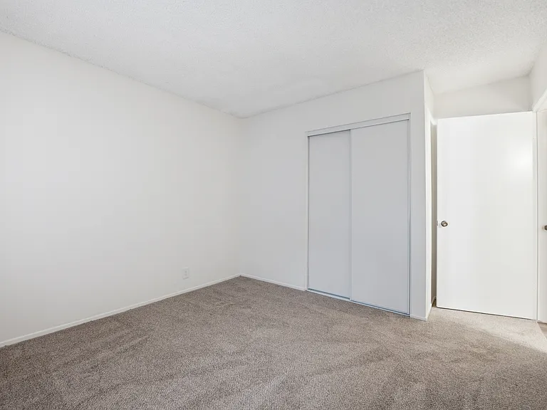 1022 San Marino Dr — Photo 9