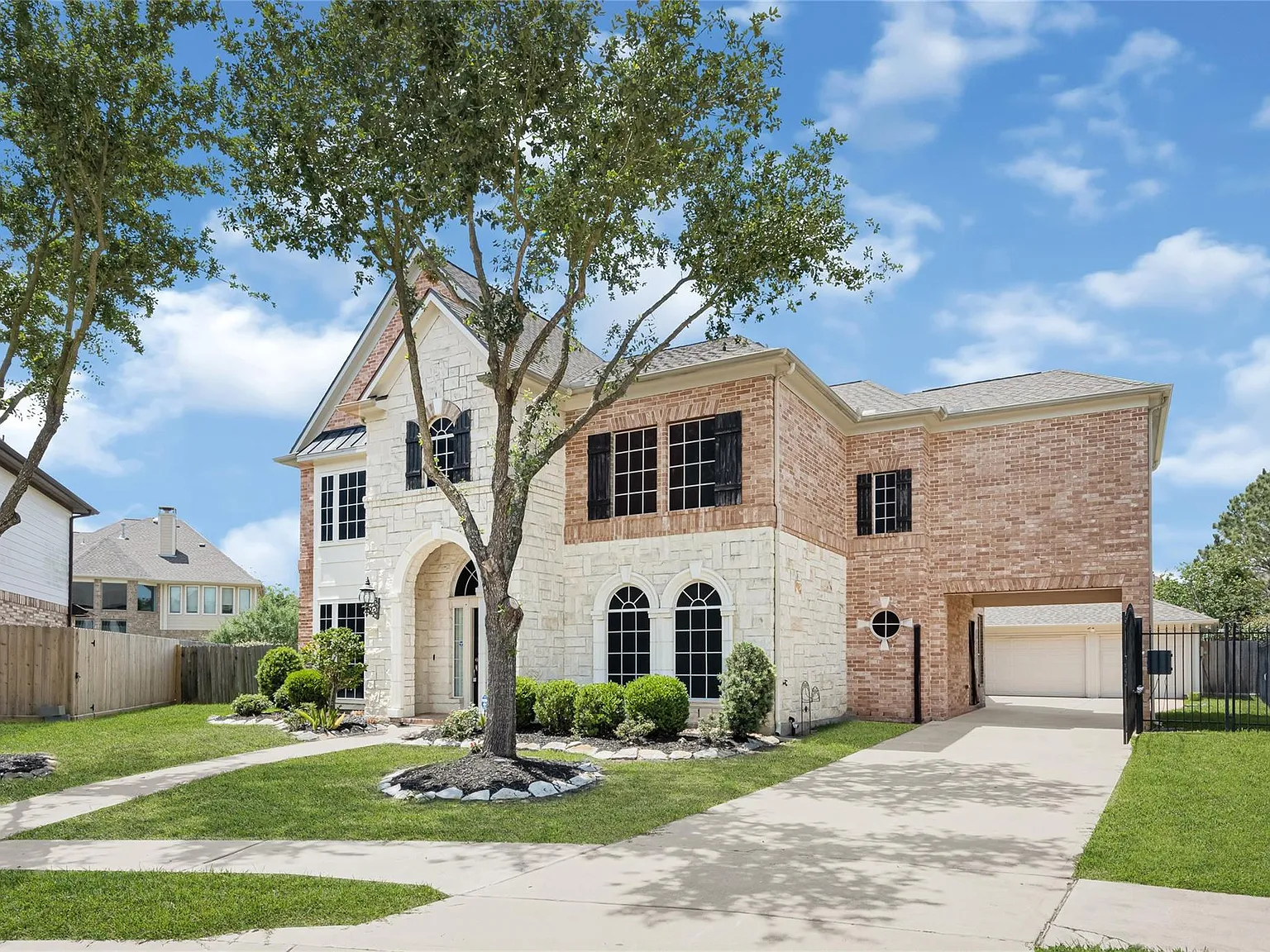 4 bed, 3.5 bath, 3918 sqft, $4,500 — Photo 2
