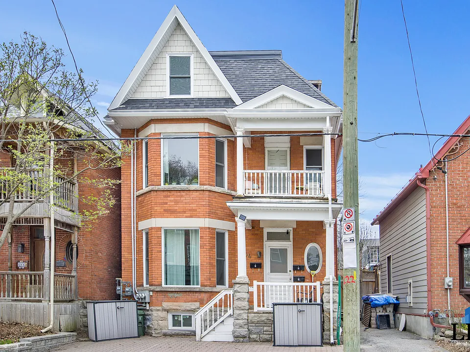 404 Bay St