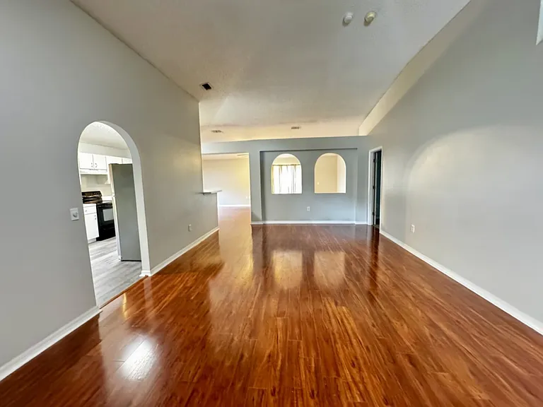 850 Welch Hill Cir — Photo 3
